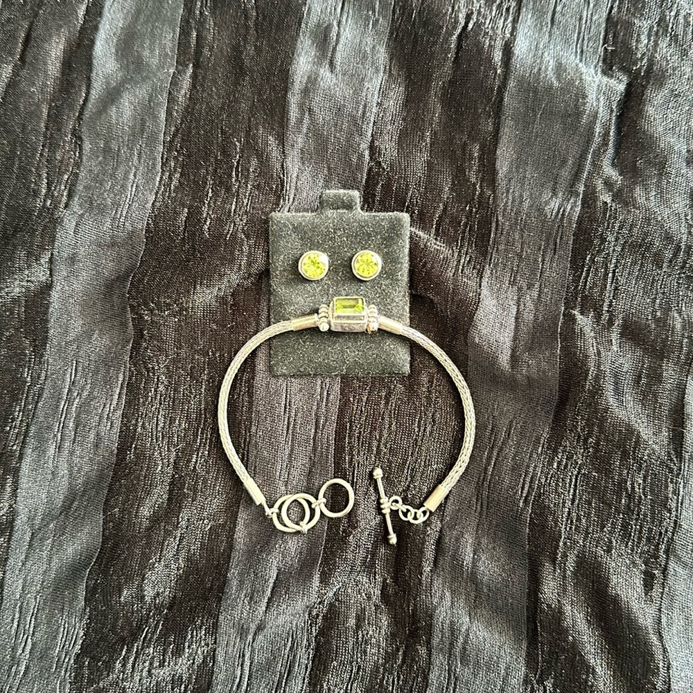 Bracelet and earring set